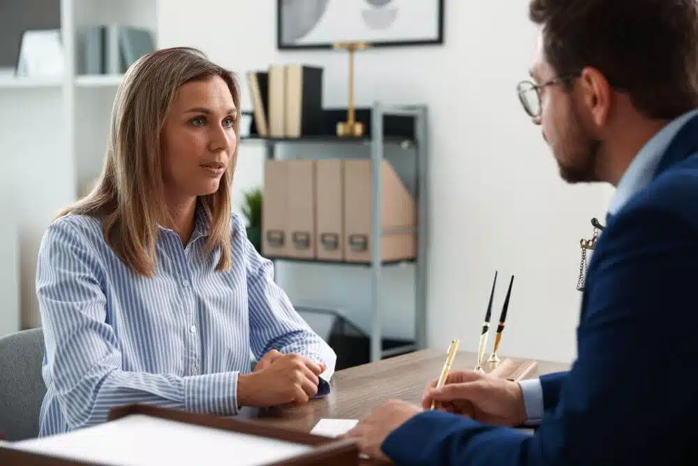 Woman talking to a male lawyer - CGH Injury Lawyers