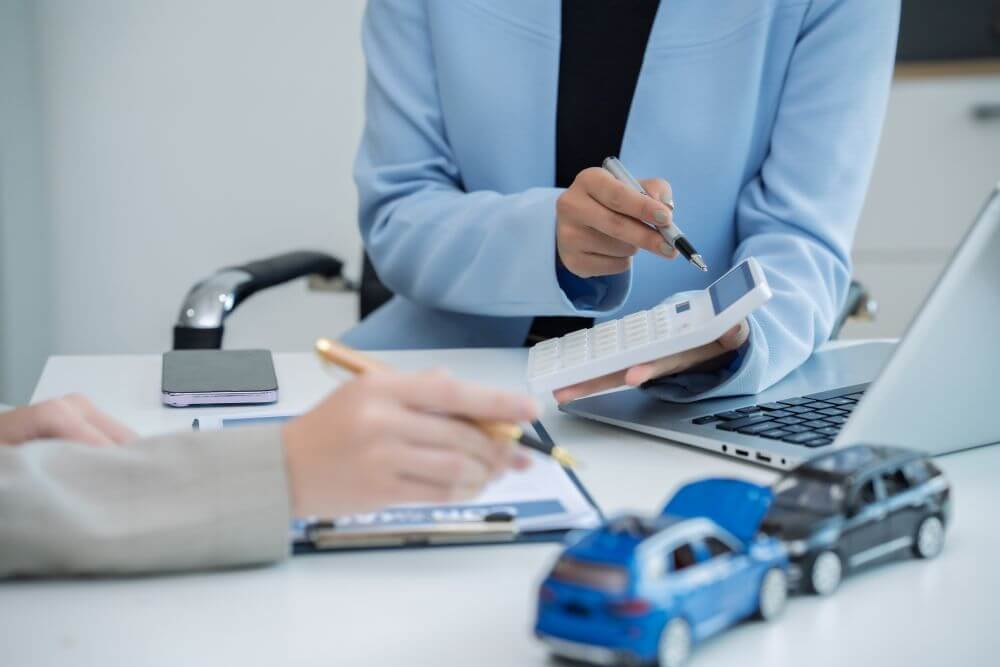 Two people talking about car insurance - CGH Injury Lawyers